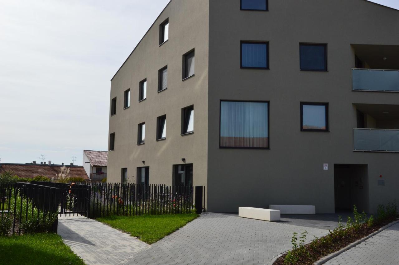 Palm Garden Apartment 1 Микулов Екстериор снимка