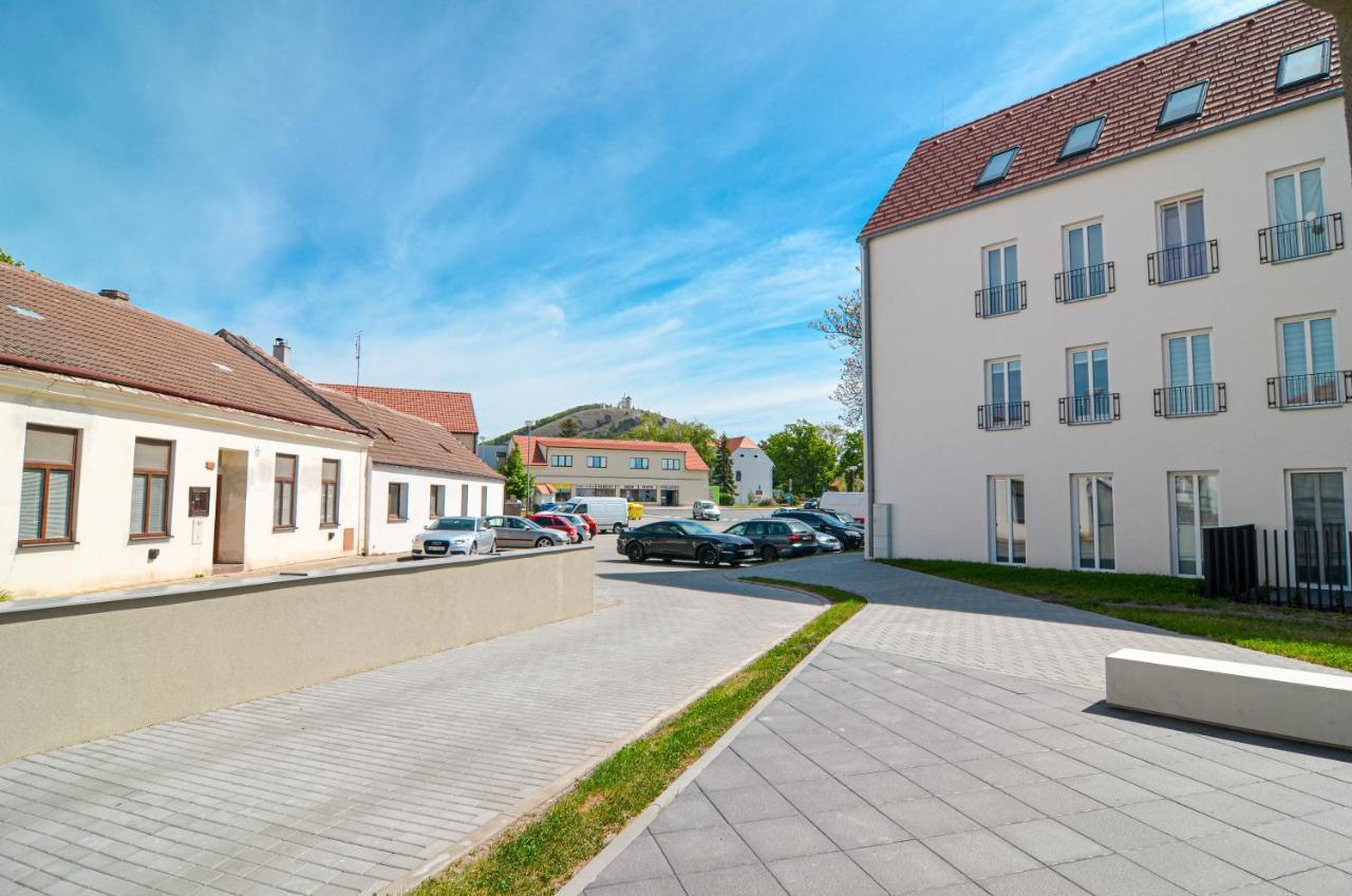 Palm Garden Apartment 1 Микулов Екстериор снимка