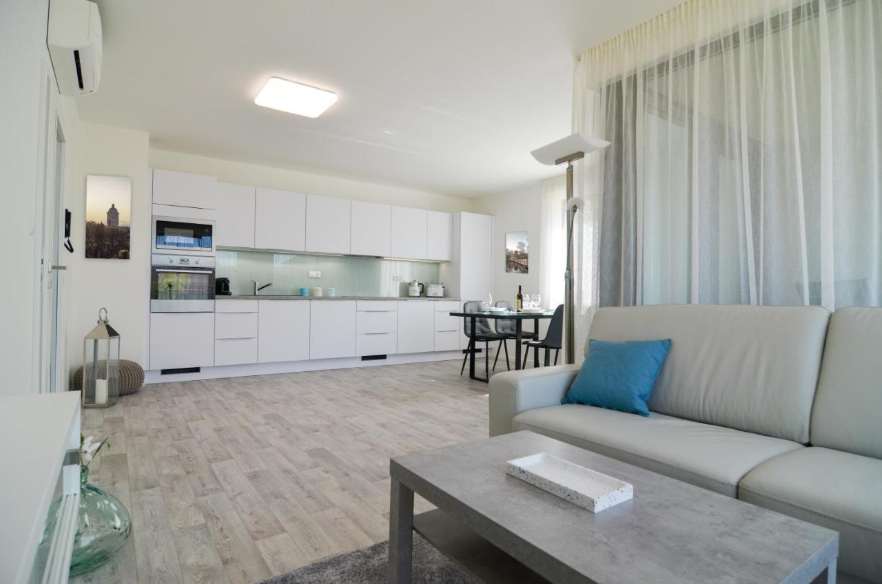 Palm Garden Apartment 1 Микулов Екстериор снимка