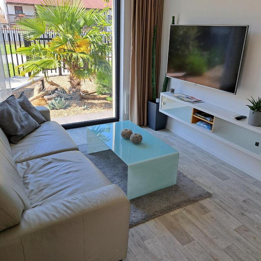 Palm Garden Apartment 1 Микулов Екстериор снимка